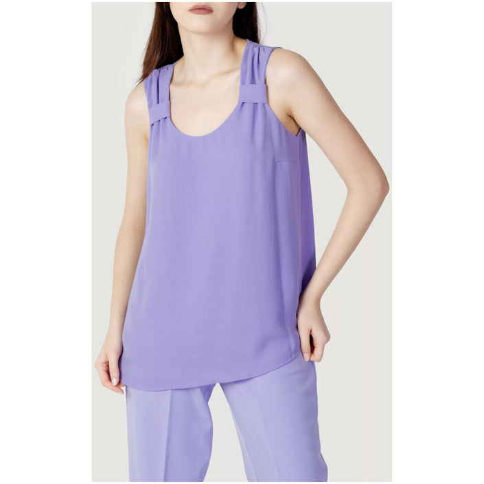 Hanny Deep  Women Undershirt