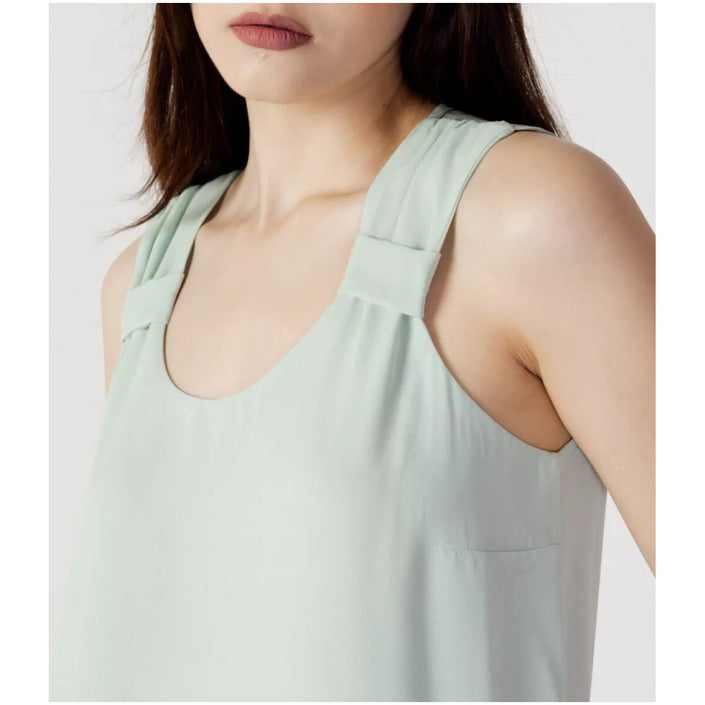 Hanny Deep  Women Undershirt